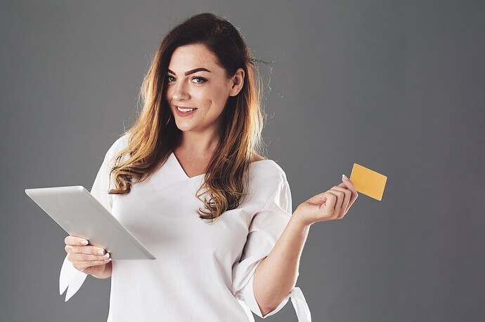 Nova campanha traz anuidade zero nos cartões CAIXA