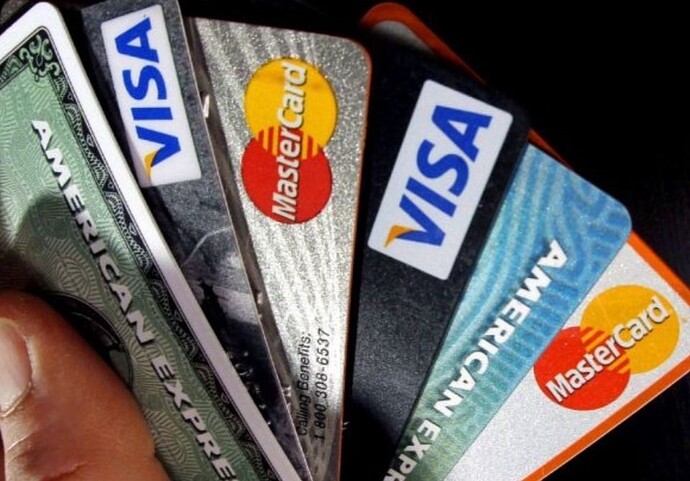 Vale a pena pagar anuidade em cartão de crédito premium