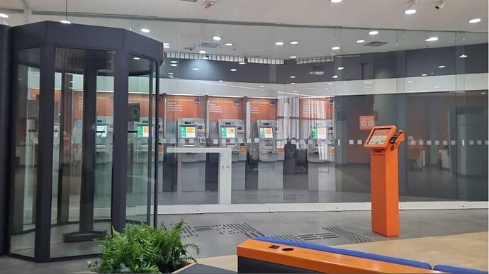 Que horas abre o banco Itaú?