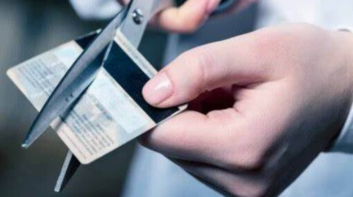 O que acontece quando o cartão de crédito é cancelado?