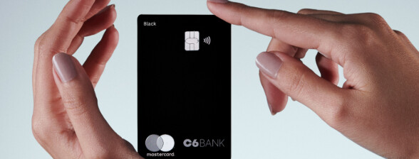 Qual bandeira de cartão cobra menos juros?