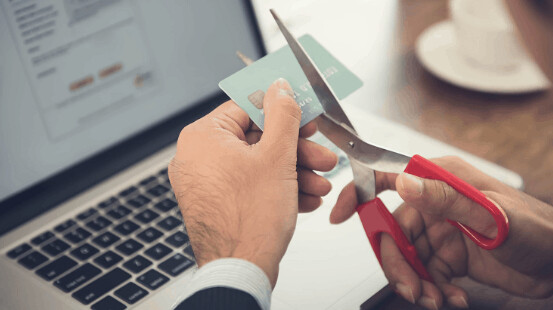 Pode cancelar cartão com parcelas a vencer?