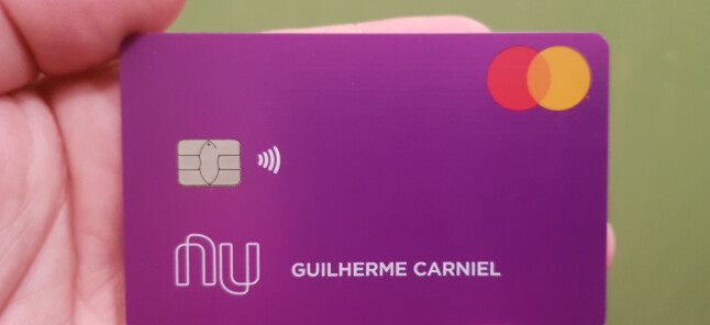 Qual bandeira de cartão cobra menos juros?